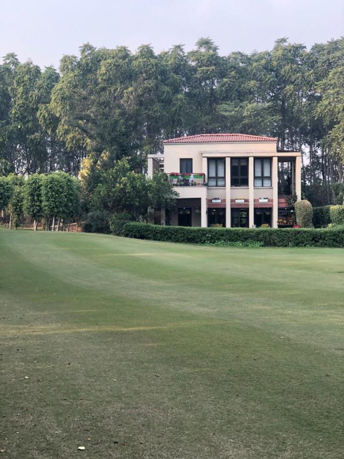Villa At Tarudhan Valley Golf Resort Manesar Eksteriør billede