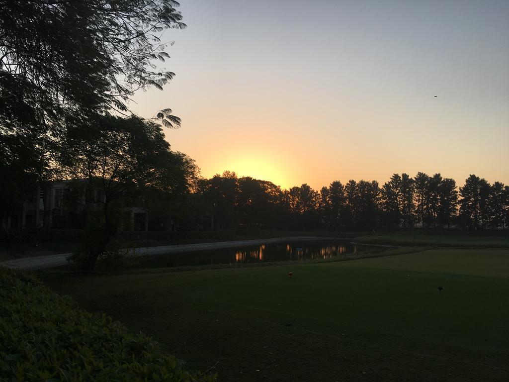 Villa At Tarudhan Valley Golf Resort Manesar Eksteriør billede